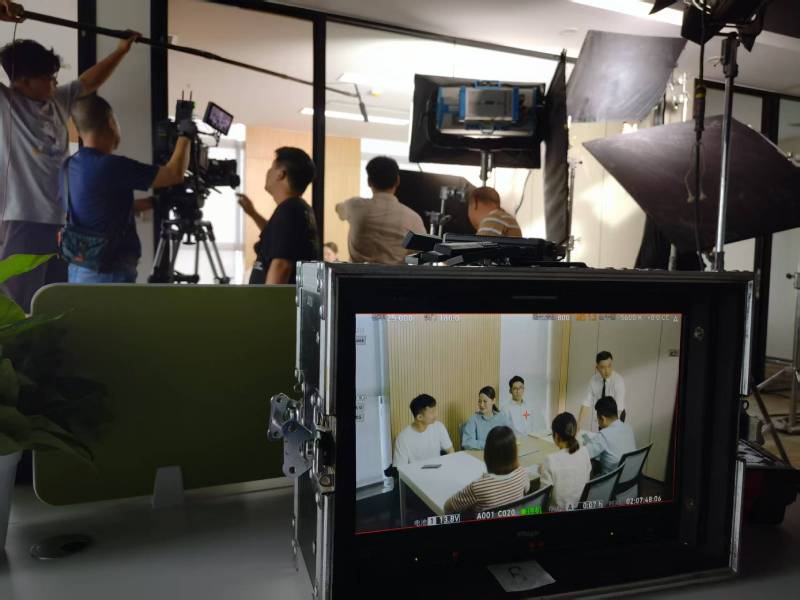 张掖TVC拍摄公司：科技产品视觉化大师，诠释未来感与功能美学